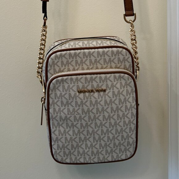 VGUC Michael Kors Jet Set Travel Medium Logo Crossbody Bag in Vanilla Colorway - Picture 2 of 11